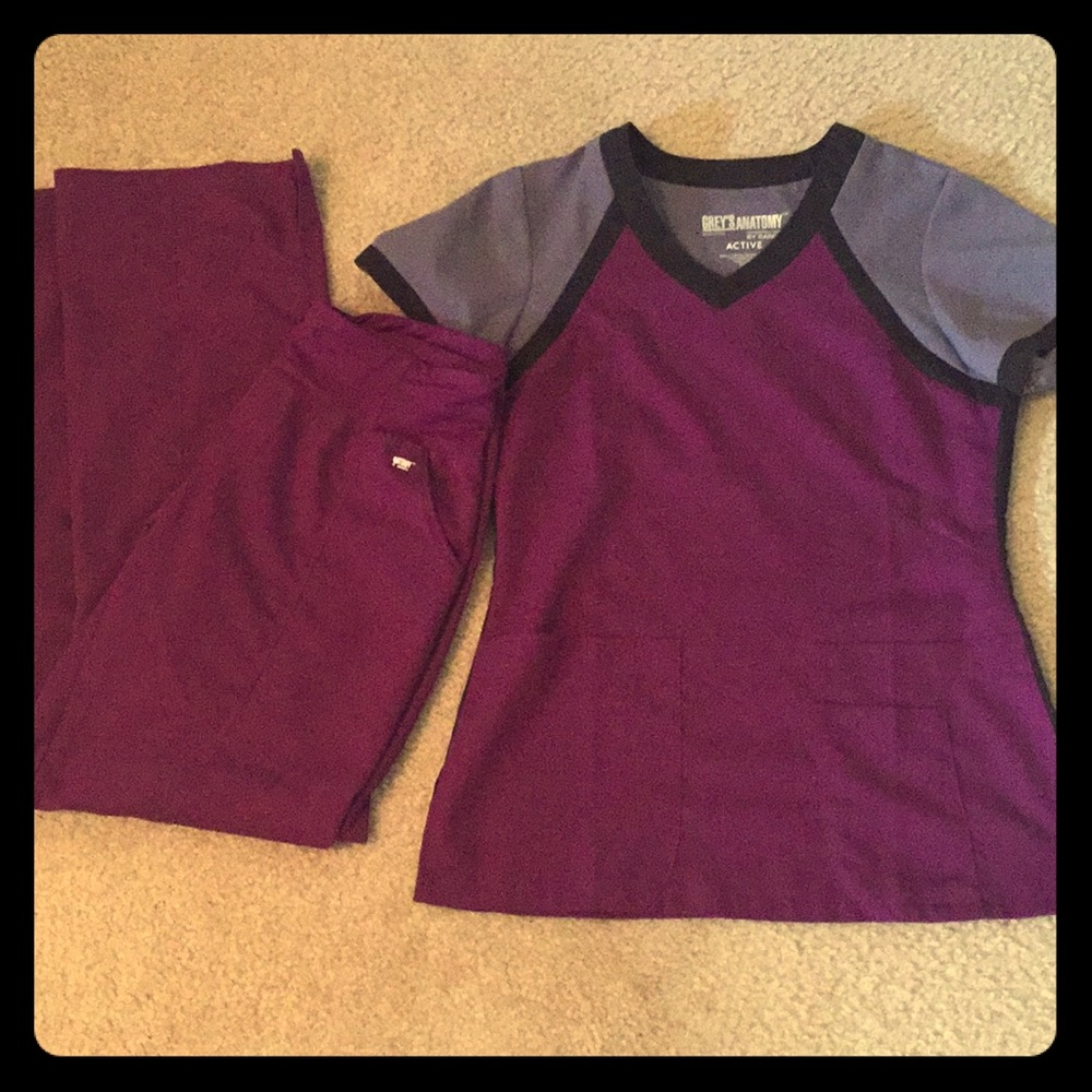 Gray’s anatomy Xs scrubs